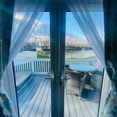 The Poplars Lodge With Hot Tub York Exterior foto