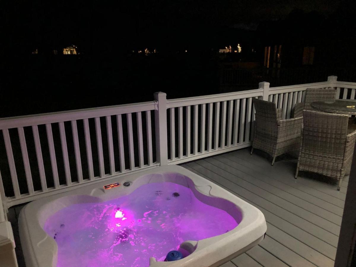 The Poplars Lodge With Hot Tub York Exterior foto