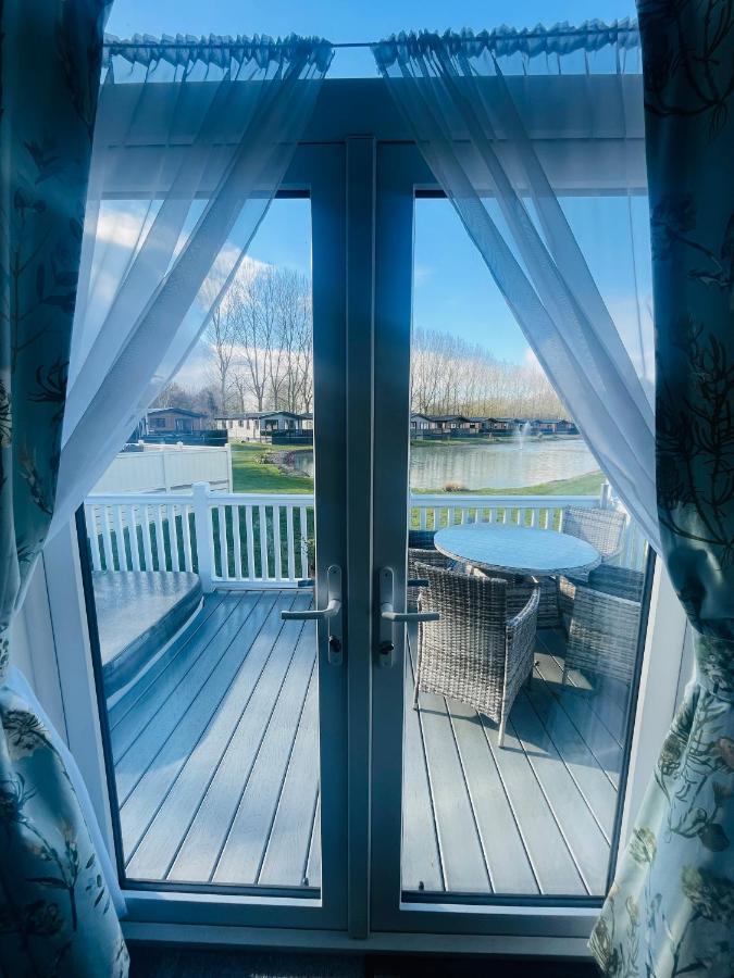 The Poplars Lodge With Hot Tub York Exterior foto